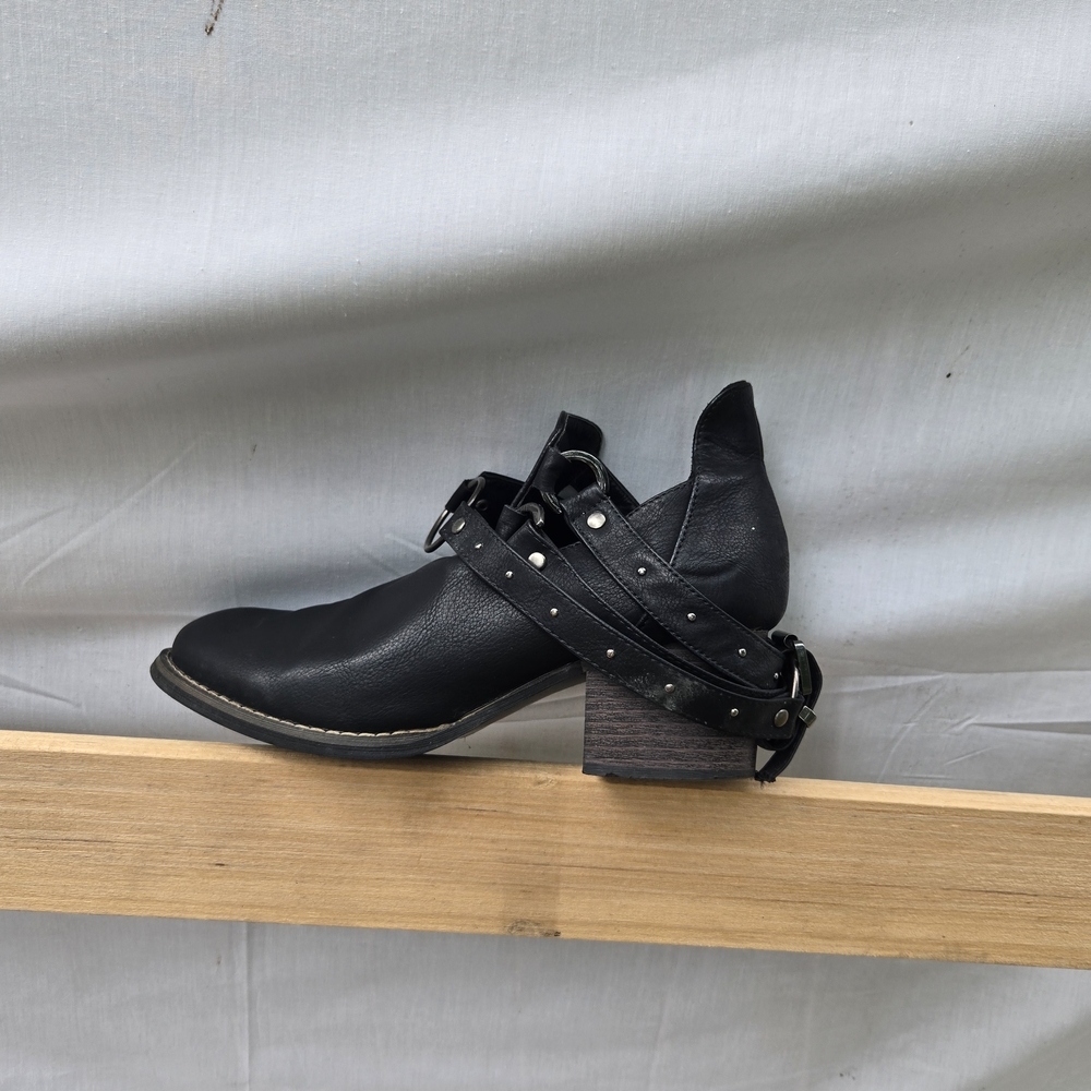 TINSTREE Elegant Black Ankle Boots with Buckle by Matisse